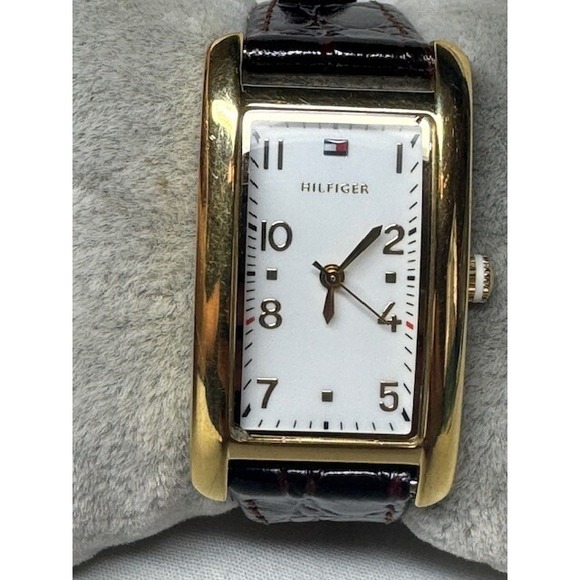 Ladies Tommy Hilfiger TH.161.3.34.1135 God Tone Quartz Watch New Battery - Picture 1 of 15